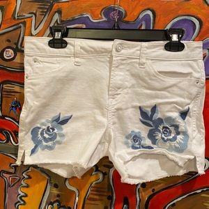 White shorts with embroidery